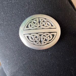 Celtic knot silver color metal brooch